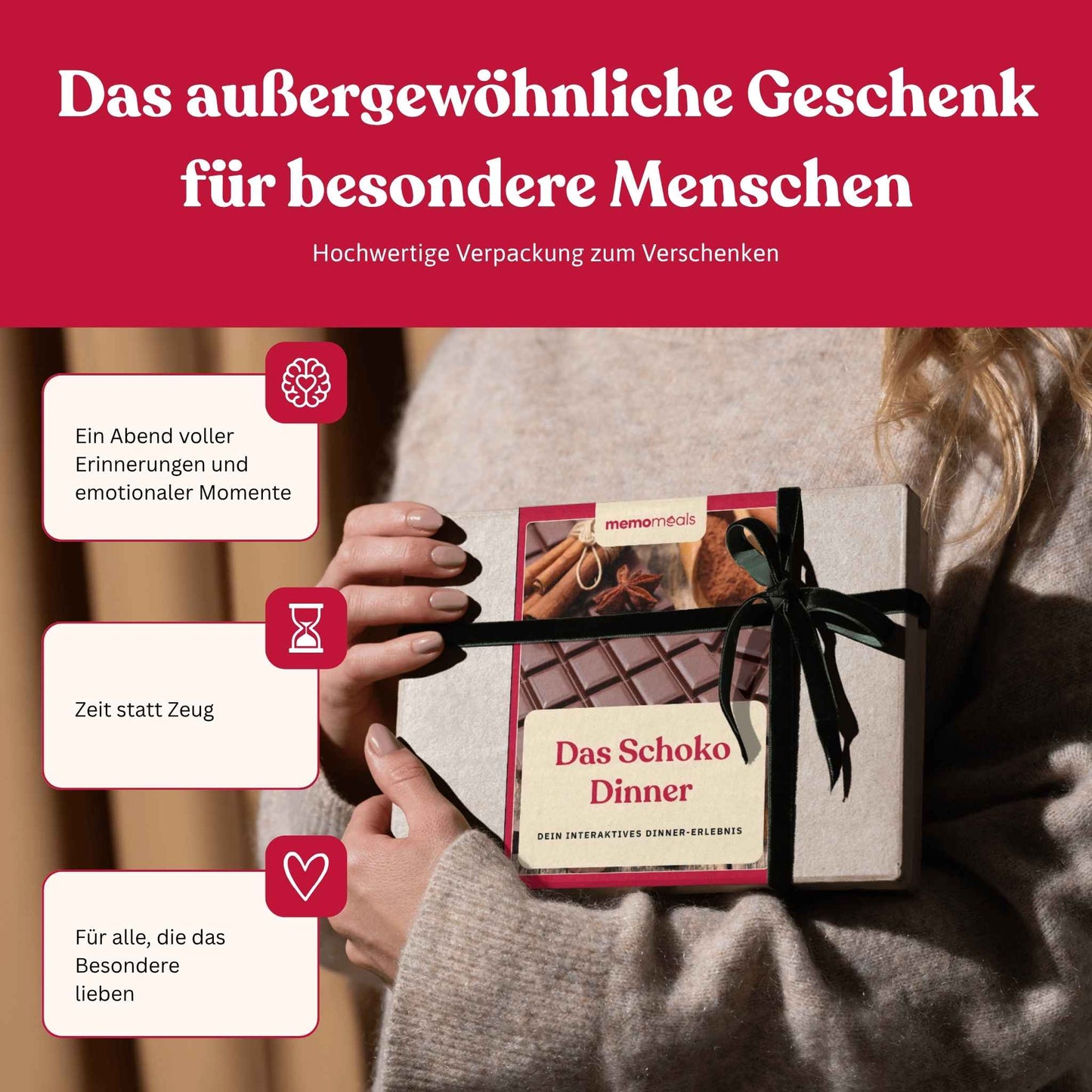 Frau hält eine liebevoll verpackte Schokoladen memomeals Erlebnisbox als Geschenk in den Händen
